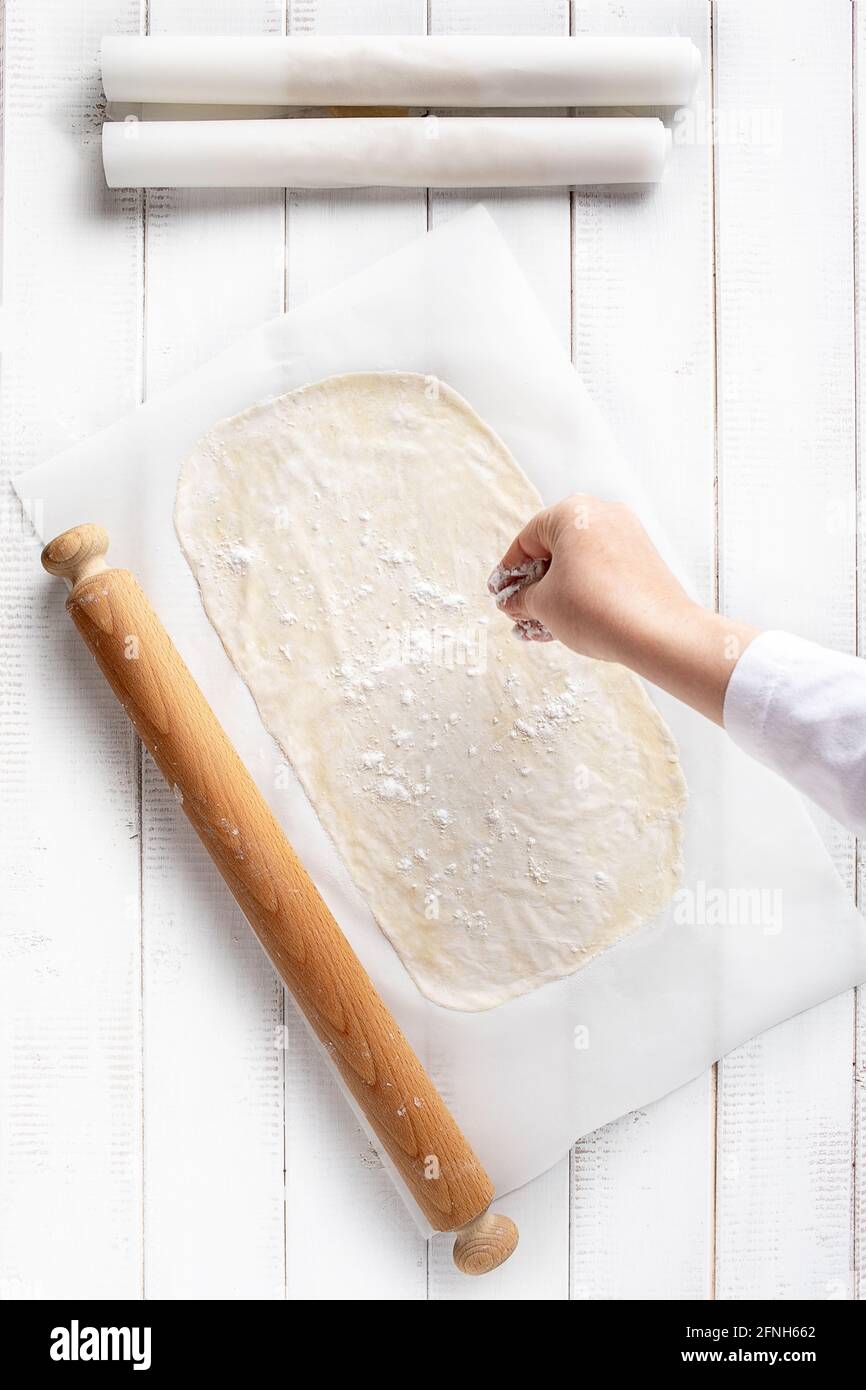 Flour sprinkling hires stock photography and images Alamy