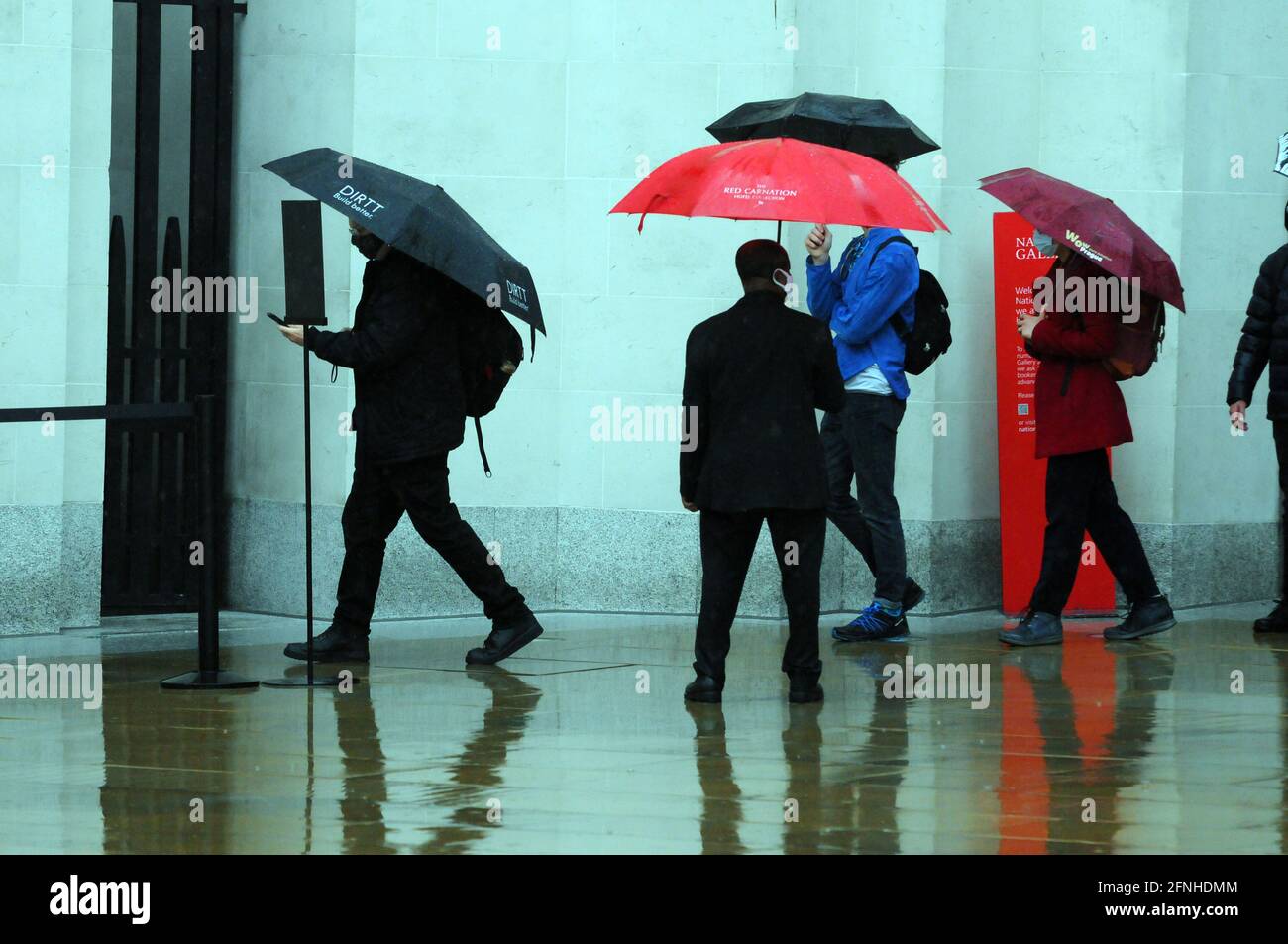 London, UK. 17th May, 2021. London re-opens after lockdown. Queue to enter National Gallery on Trafalgar Square. Credit: JOHNNY ARMSTEAD/Alamy Live News Stock Photo