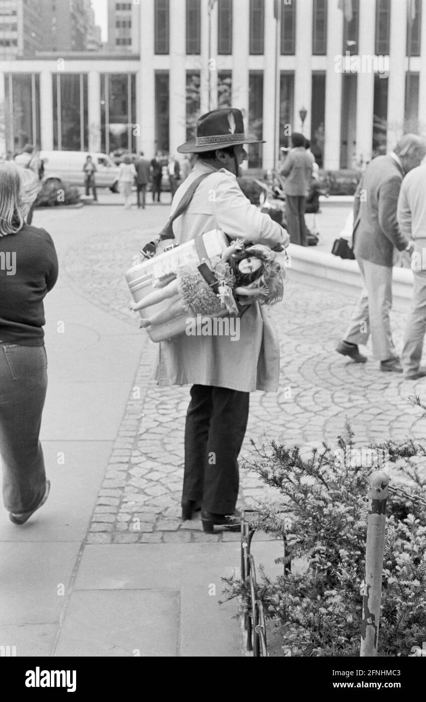 New York City Photo Essay, April 30, 1981- Street performer, Manhattan. Stock Photo