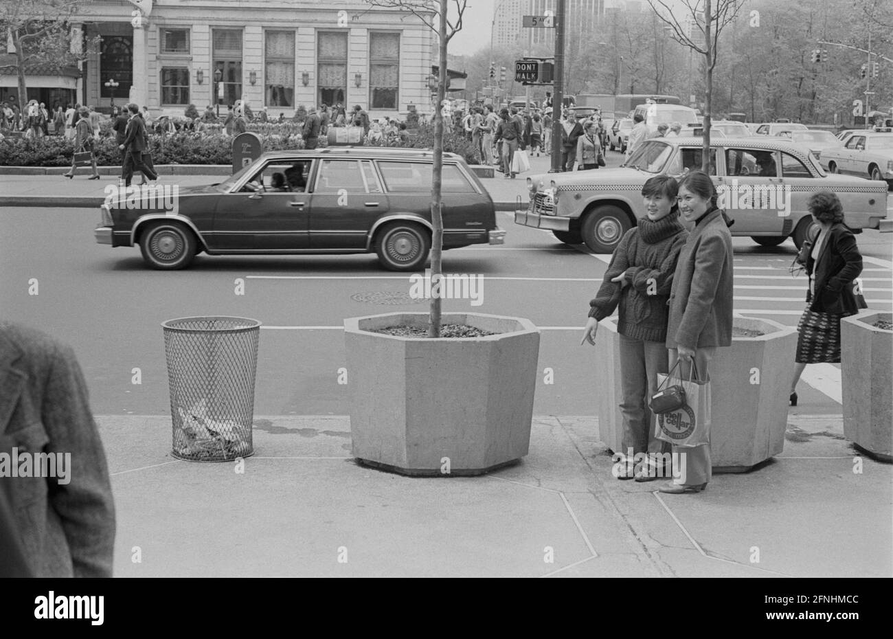 New York City Photo Essay, April 30, 1981- Asian tourists. 5th Avenue and 59th Street, Manhattan. Stock Photo