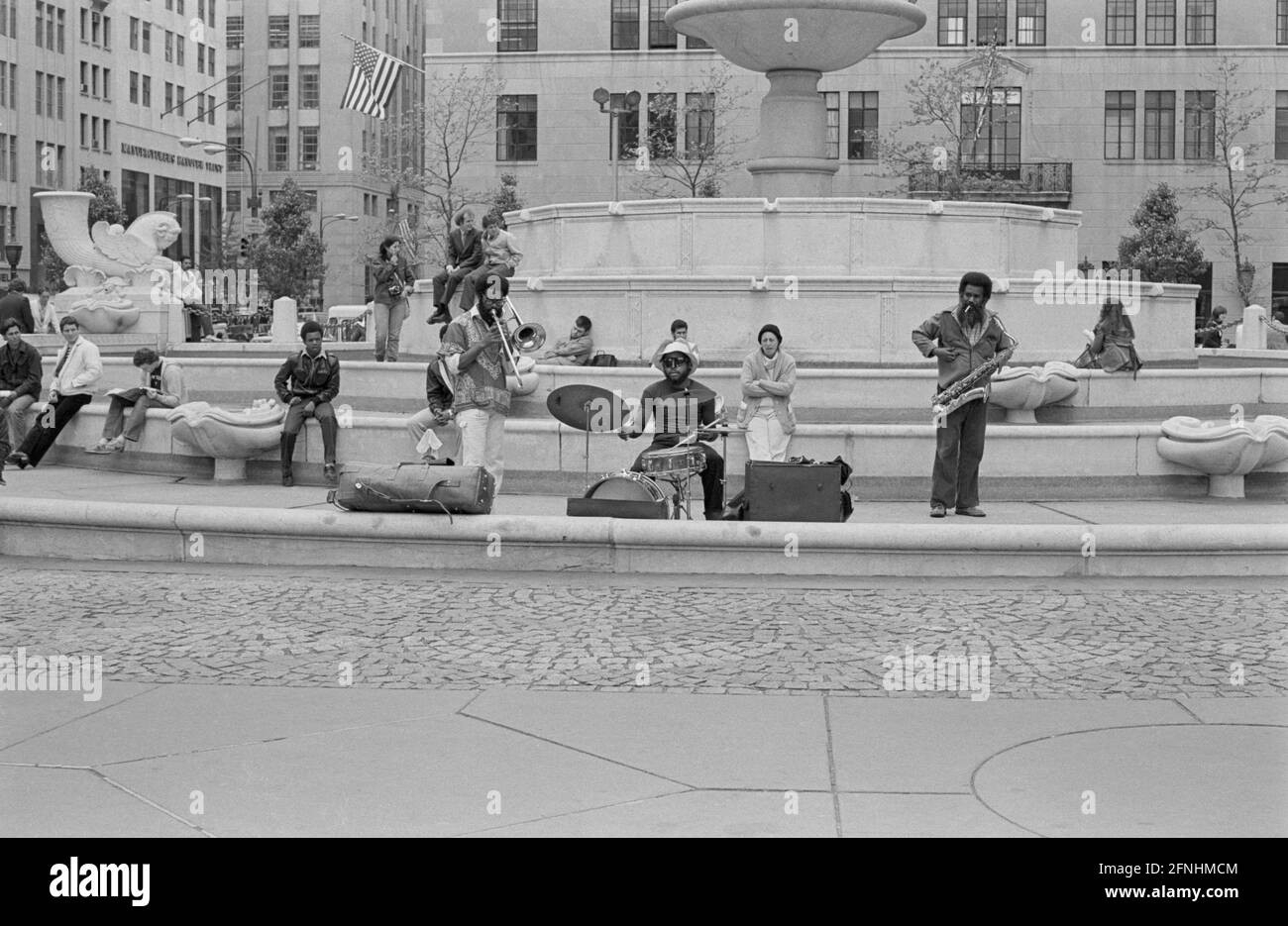New York City Photo Essay, April 30, 1981- Street performers in front of the Pulitzer Fountain, Grand Army Square, Manhattan. Stock Photo