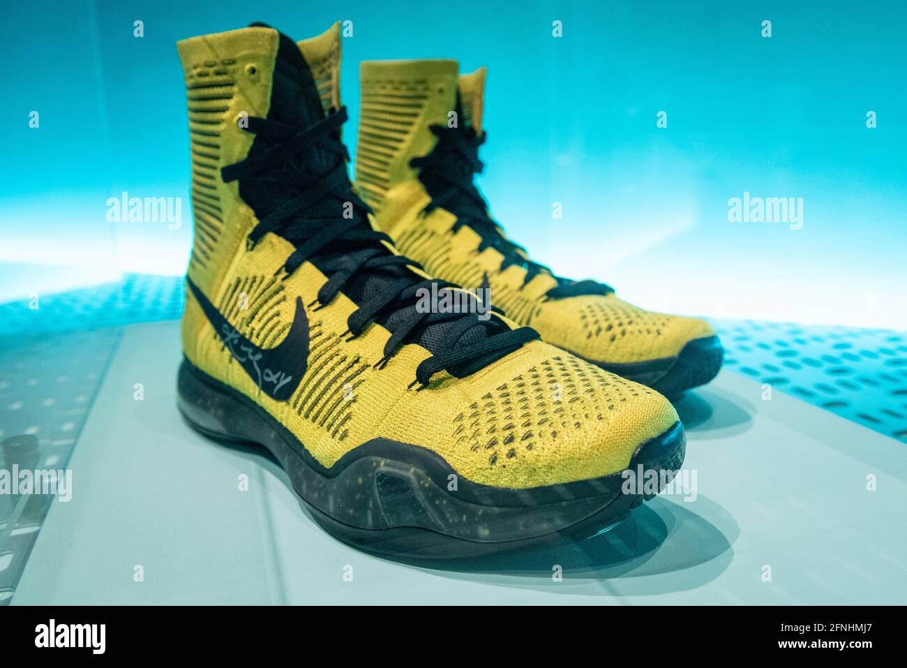 Kobe bryant 2015 hi-res stock photography and images - Alamy