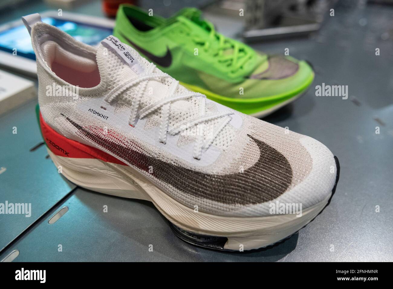 zoomx vaporfly next buy uk