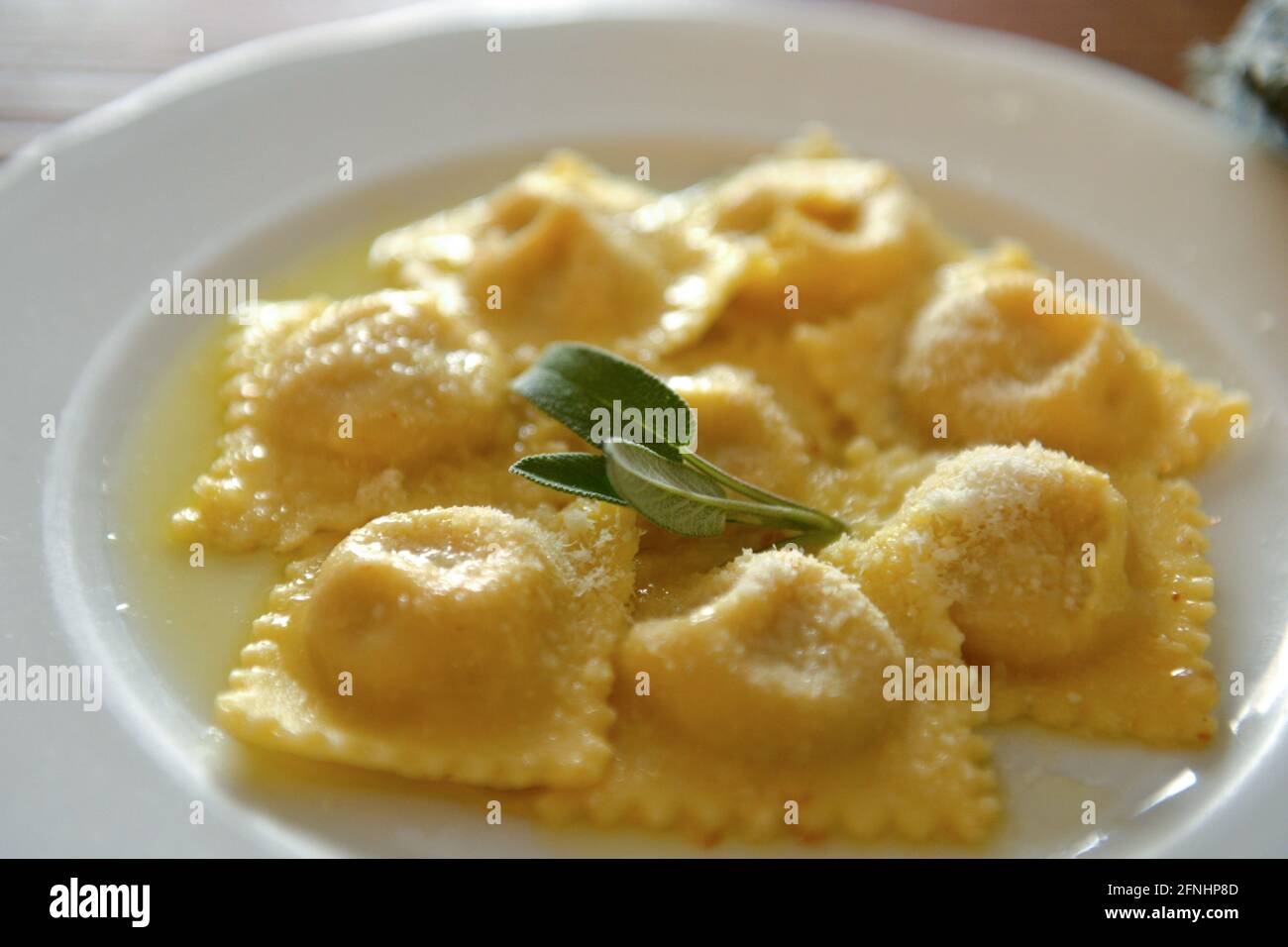 Ravioli al burro e salvia, ravioli butter and sage, grana, italian food,  dish, stacking, Italy Stock Photo - Alamy