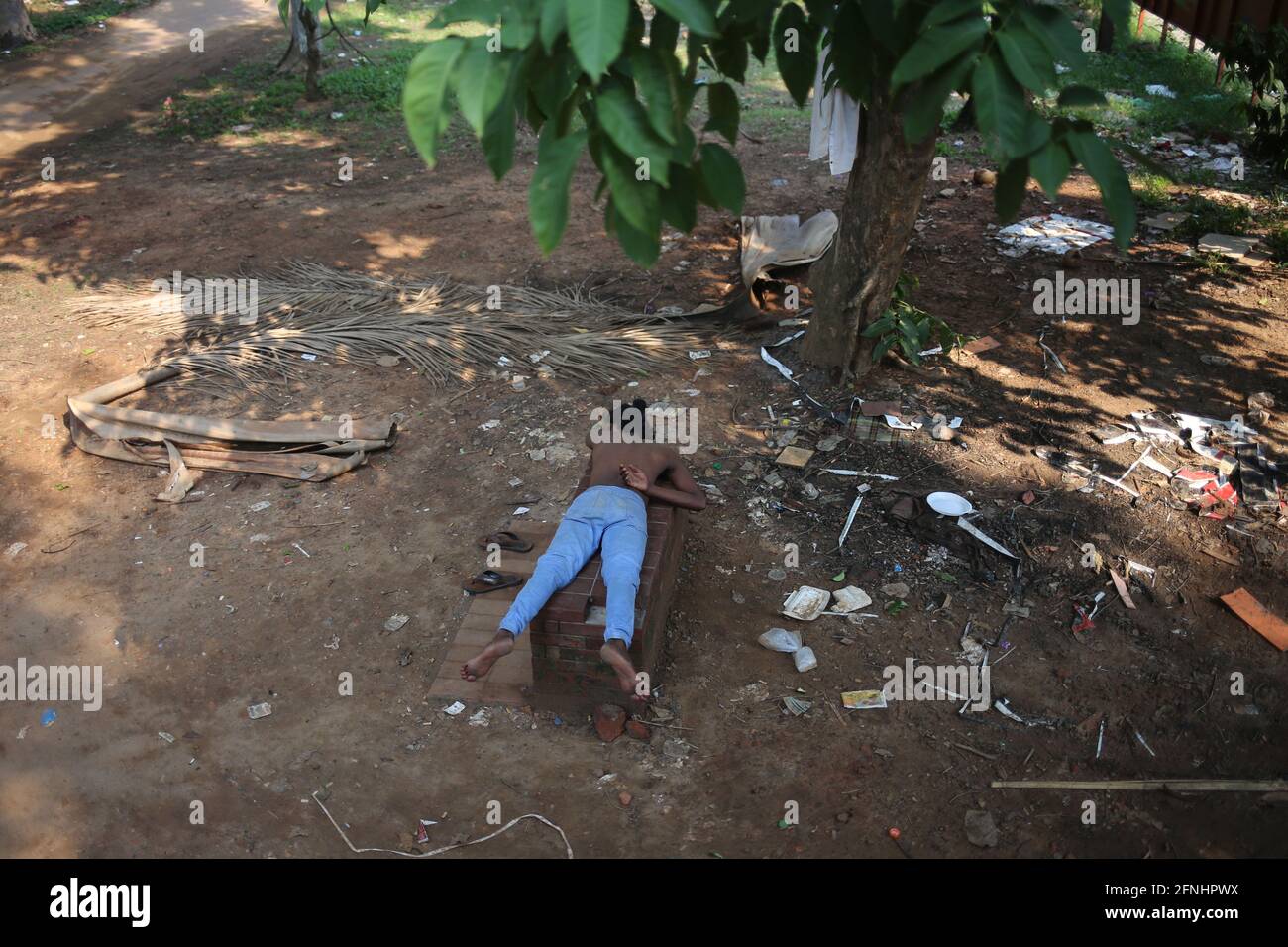 Dhaka, Bangladesh. 17th May, 2021. A homeless person is sleeping on a bench of a park during the 2nd wave of COVID-19 pandemic in Dhaka, Bangladesh on May 17, 2021. Credit: Md. Rakibul Hasan/ZUMA Wire/Alamy Live News Stock Photo