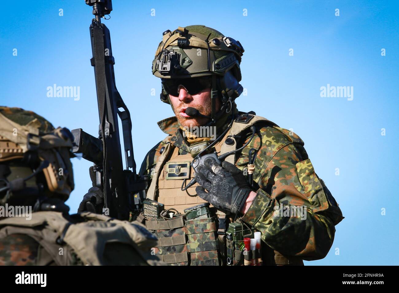 german-soldiers-assigned-to-31st-paratrooper-regiment-1st-airborne