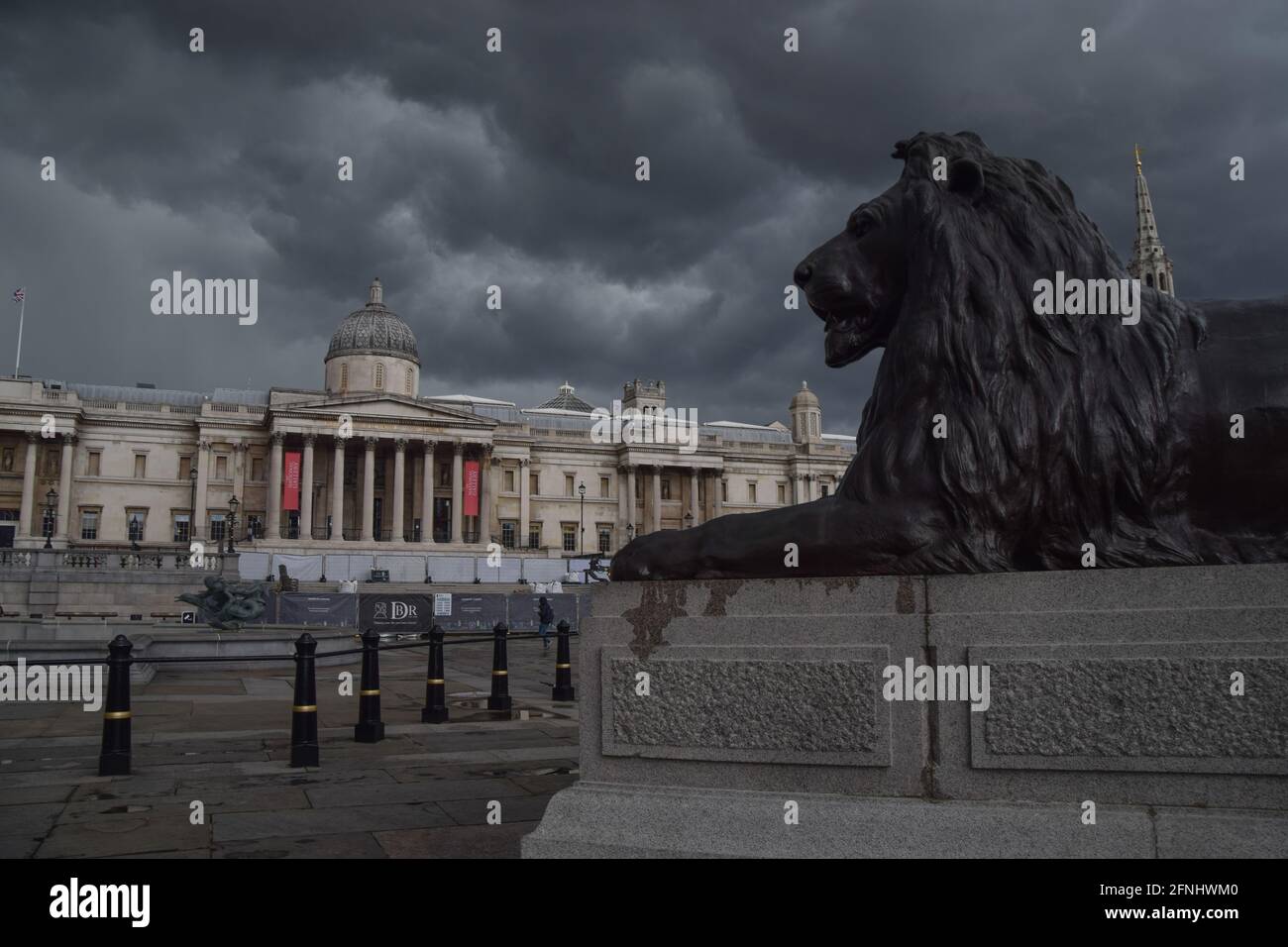 London, United Kingdom. 17th May 2021. Apocalyptic sky over Trafalgar Square as rain and hail fall during a thunderstorm in London. Vuk Valcic / Alamy Live News Stock Photo