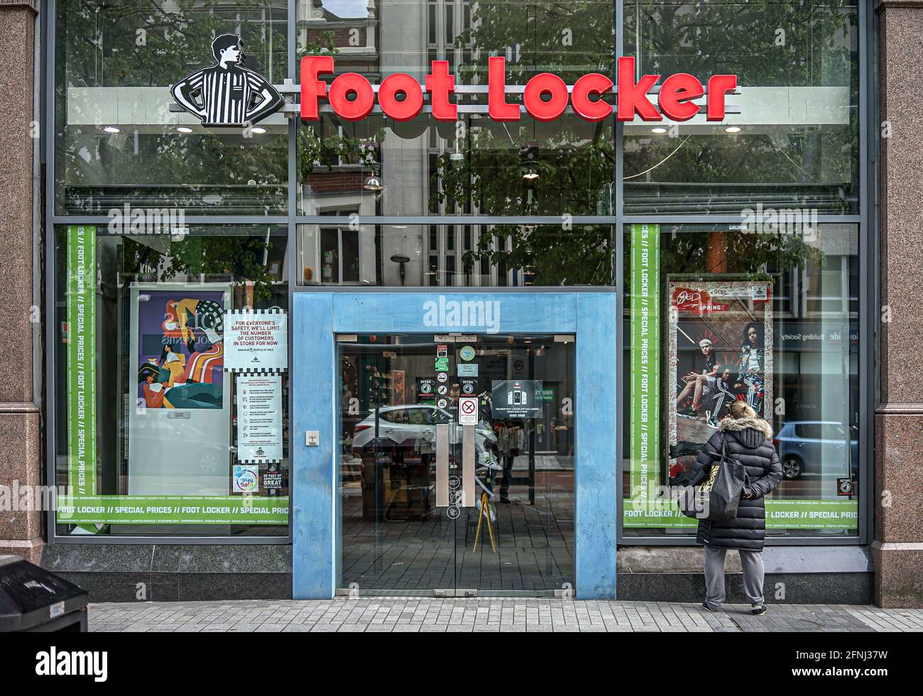 Lady foot locker hi-res stock photography and images - Alamy