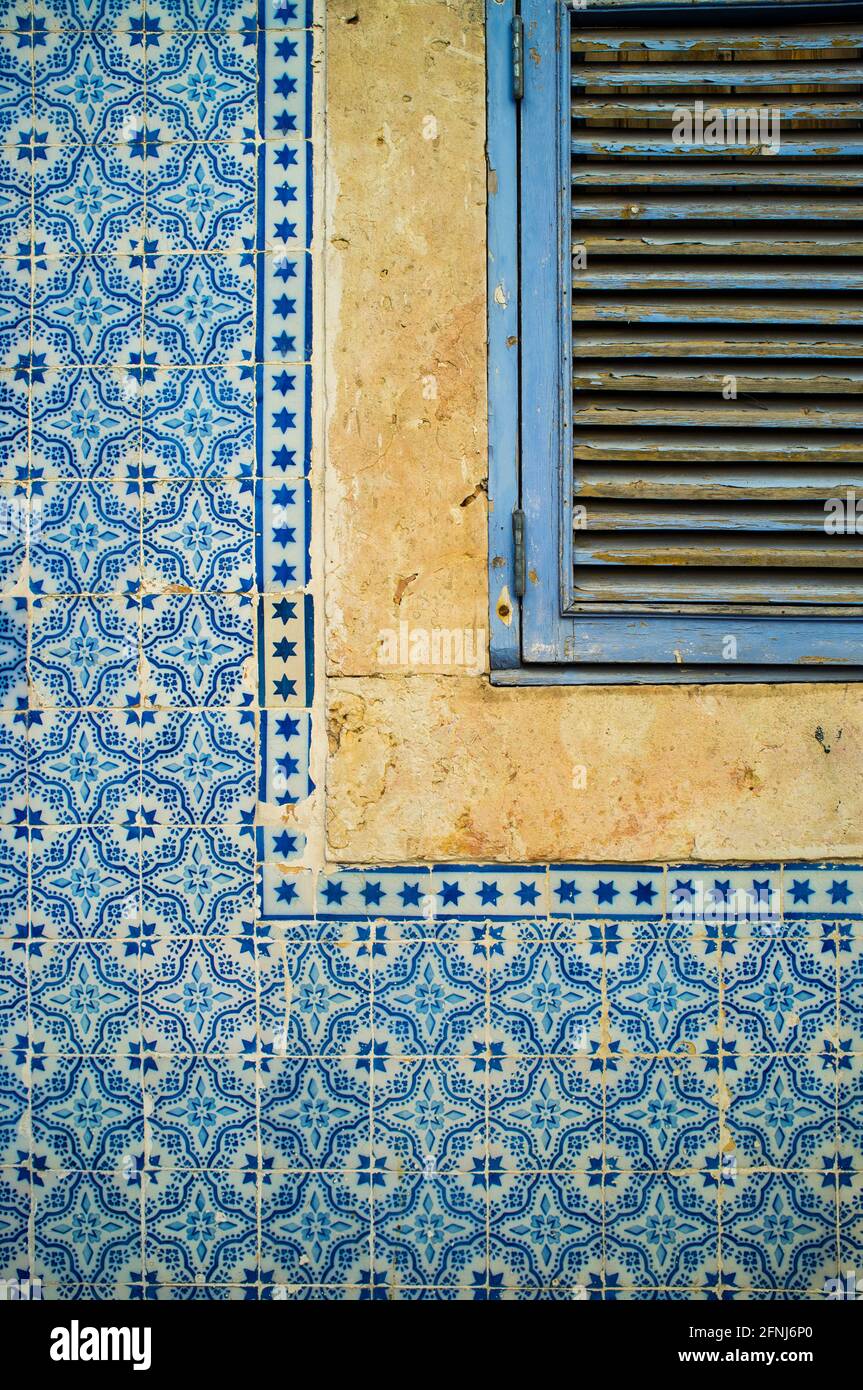 Typische Kachel-Fassade in Lissabon. Stock Photo