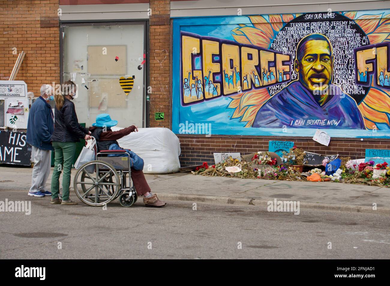 George floyd mural hi-res stock photography and images - Alamy