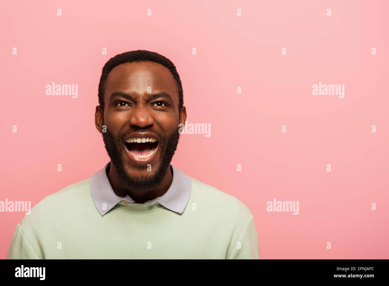 African american man looking up hi-res stock photography and images - Alamy