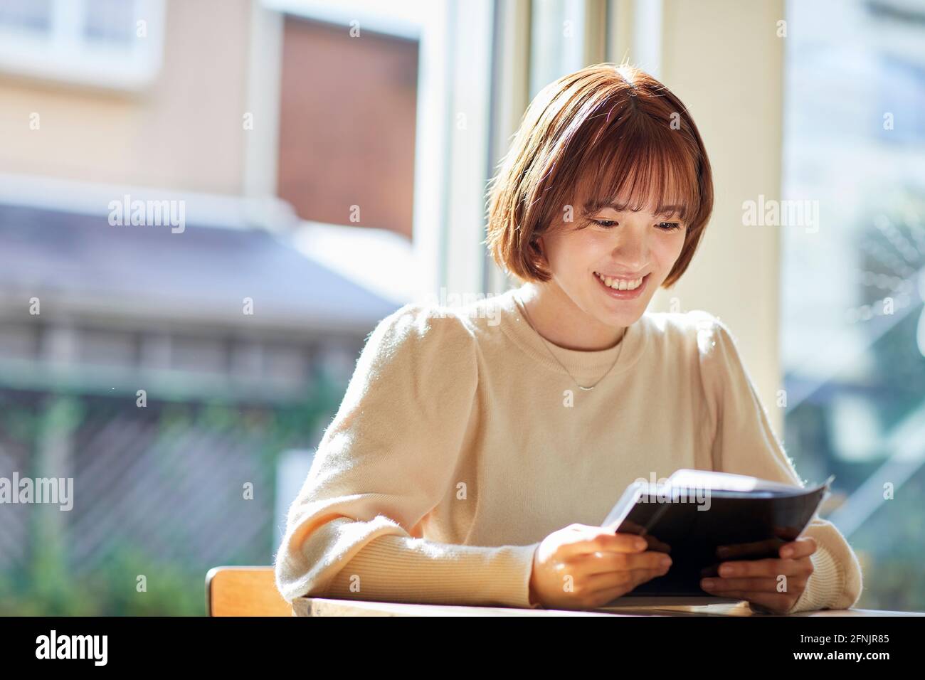 Young Japanese woman at a cafe Stock Photo - Alamy