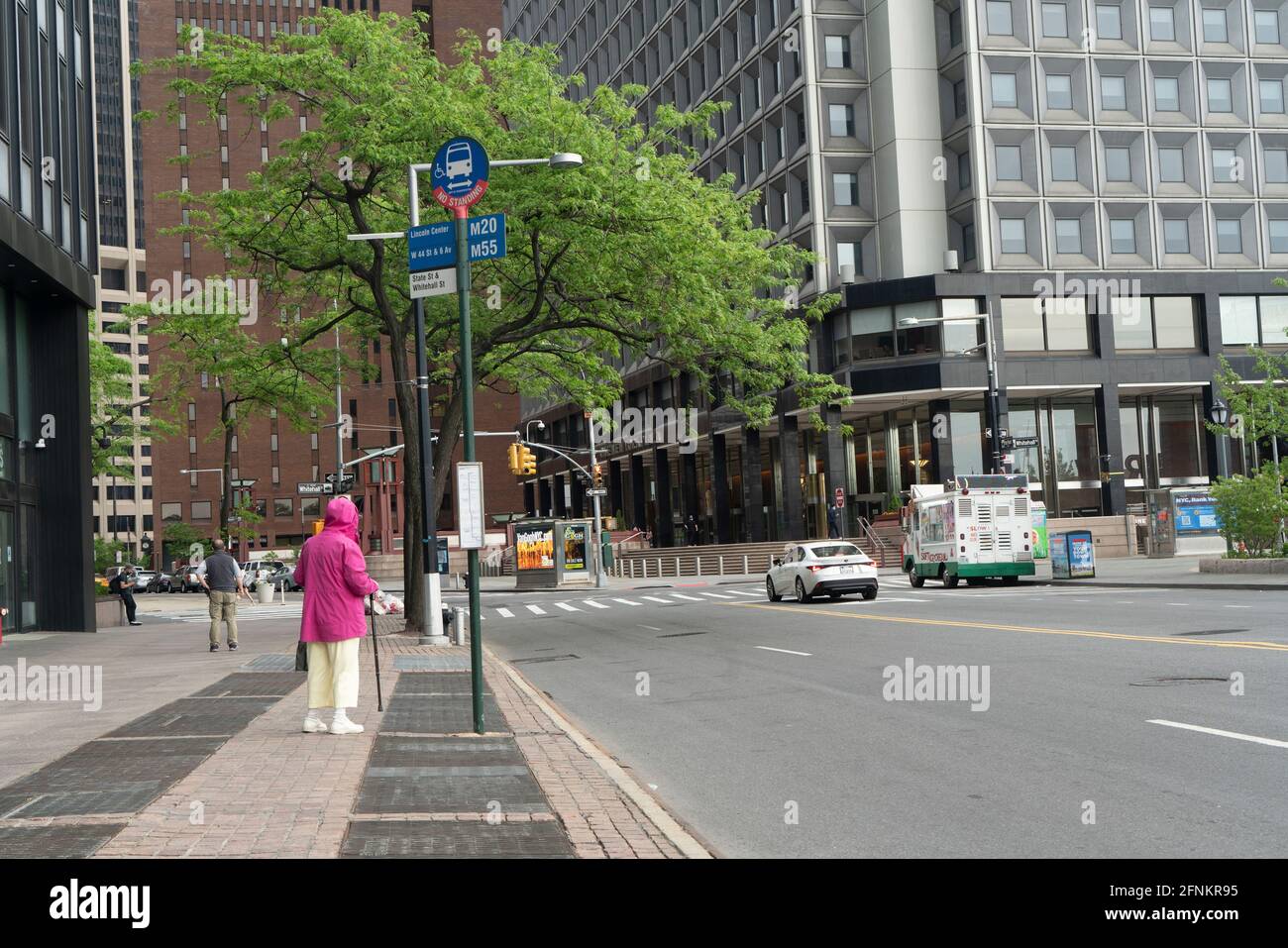 New york city bus stop hi-res stock photography and images - Alamy