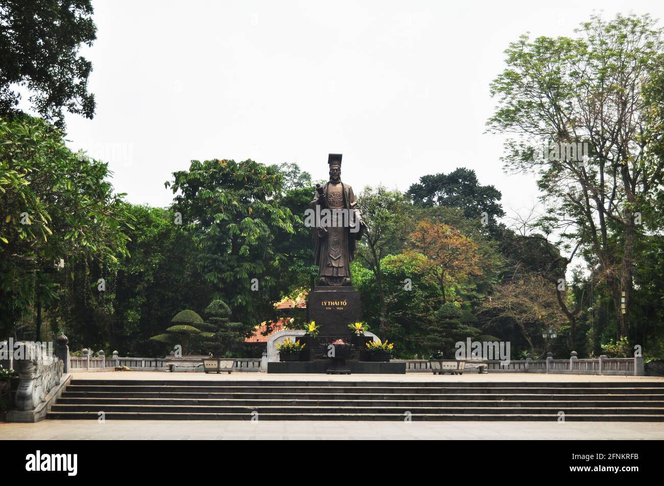 Large bronze Emperor Ly Thai To of the Ly dynasty of Vietnam in Indira Gandhi Park for vietnamese foreign travelers travel visit on Lang Ha street at Stock Photo