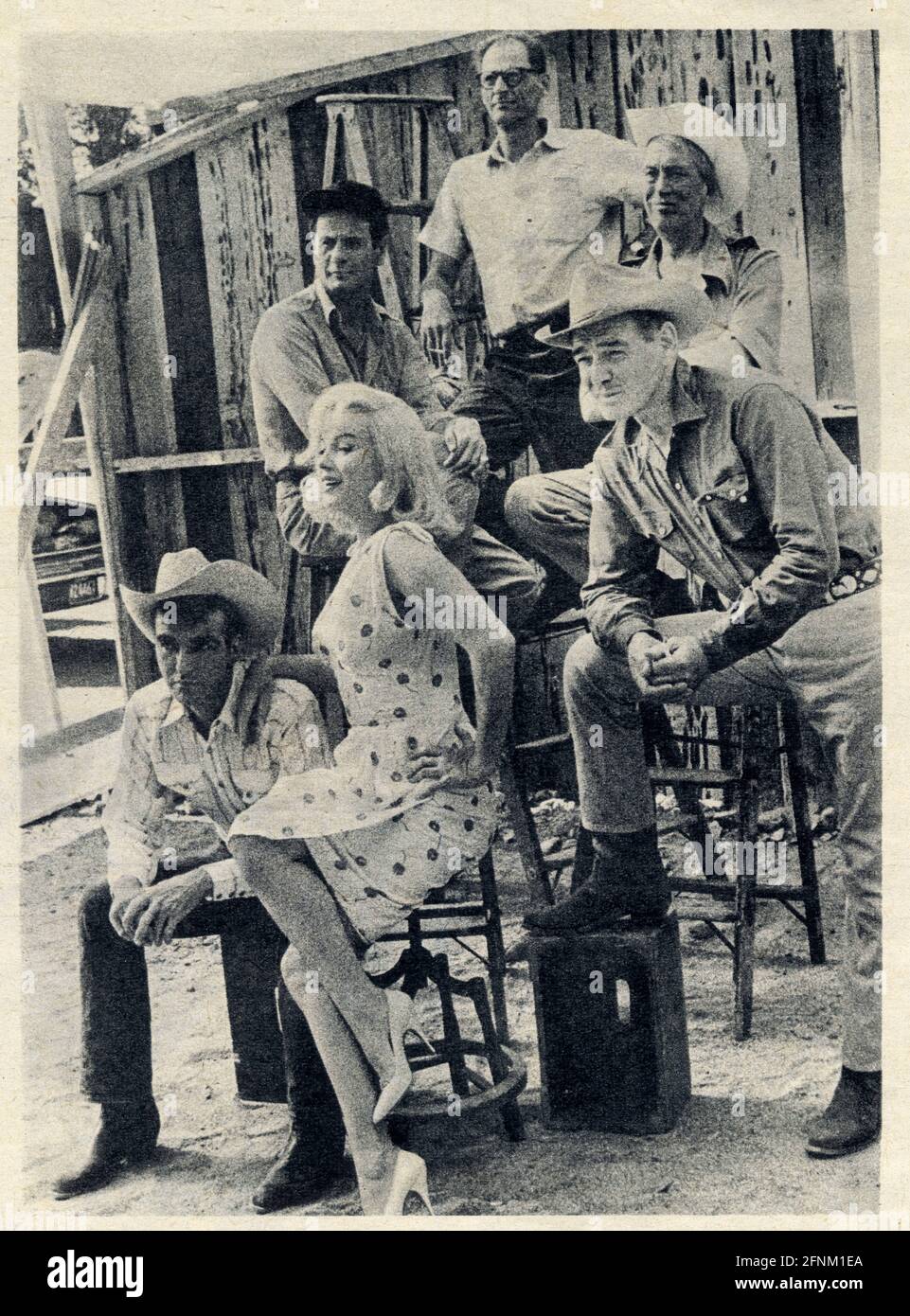 1er rang-Montgomery Clift, Marilyn, Gable. Derrière-Eli Wallach, Miller, John Huston. 1961 Stock Photo