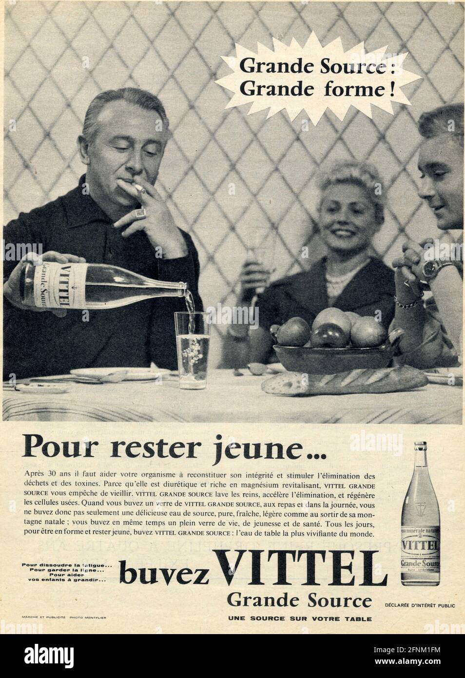 Publicité ancienne. Pour rester jeune...buvez VITTEL Stock Photo