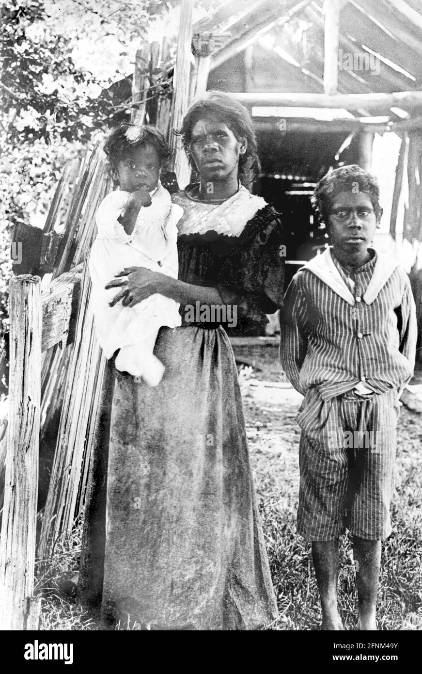 geography / travel, Australia, people, Aborigines, woman with two children, Botany Bay reservation, ADDITIONAL-RIGHTS-CLEARANCE-INFO-NOT-AVAILABLE Stock Photo