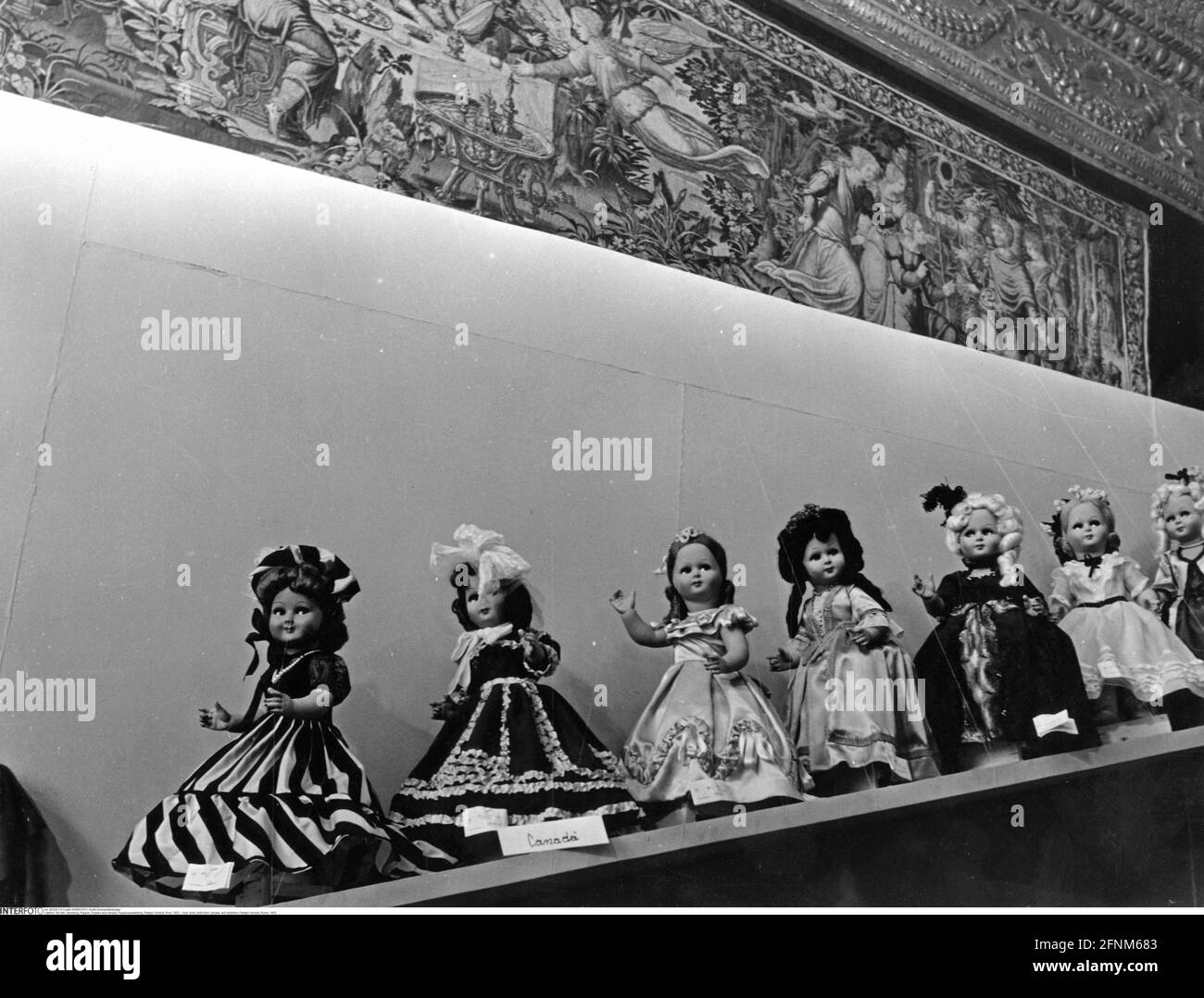 toys, dolls, dolls from Canada, doll exhibition, Palazzo Venezia, Rome, 1953, ADDITIONAL-RIGHTS-CLEARANCE-INFO-NOT-AVAILABLE Stock Photo