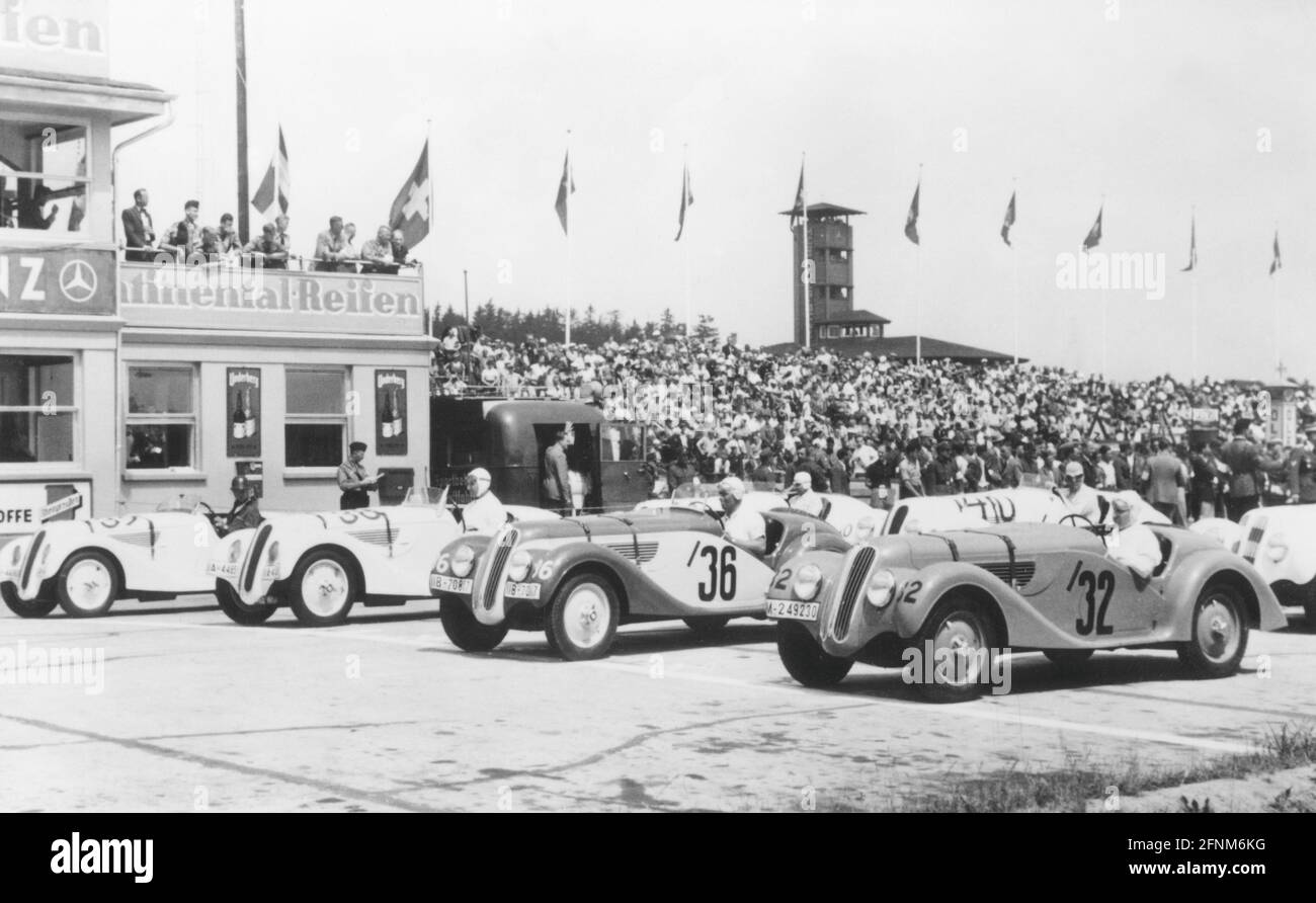 sports, car racing, Grand Prix of Germany, The Ring, cars (BMW 328) on the start, 1938, ADDITIONAL-RIGHTS-CLEARANCE-INFO-NOT-AVAILABLE Stock Photo