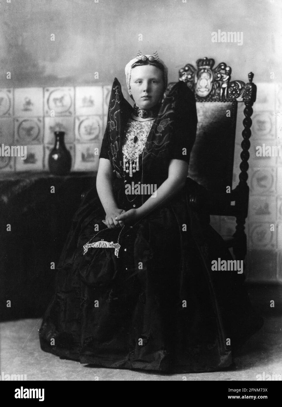 Juliana, 30.4.1909 - 20.3.2004, Queen of the Netherlands 4.9.1948 - 30.4.1980, full length in costume, ADDITIONAL-RIGHTS-CLEARANCE-INFO-NOT-AVAILABLE Stock Photo