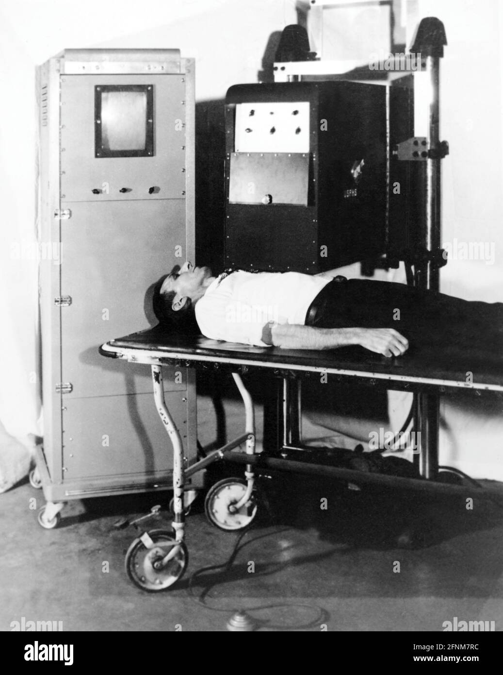 First X Ray Machine