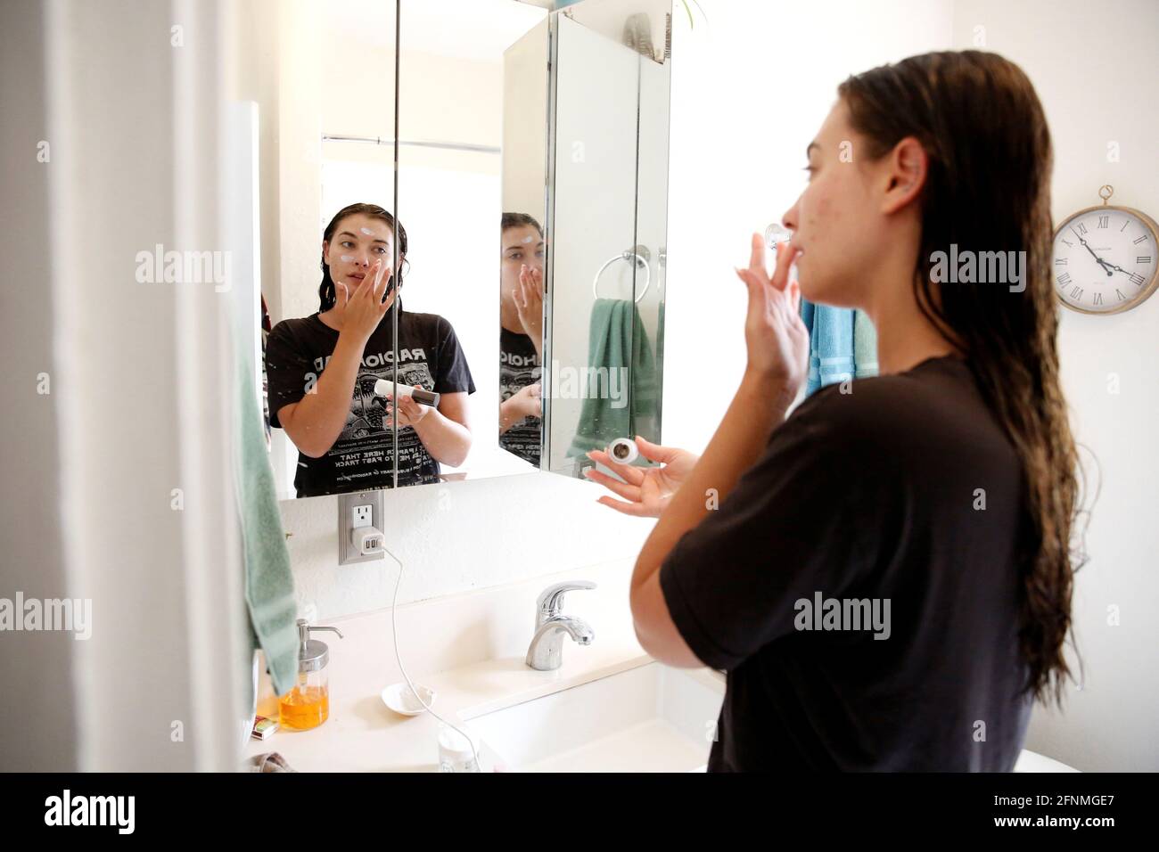 Savannah Rain, an Oakland-based stripper, puts on her makeup at her home in  Oakland, California, before going to work at San Francisco's Gold Club Strip  Club on May 14, 2021. Picture taken