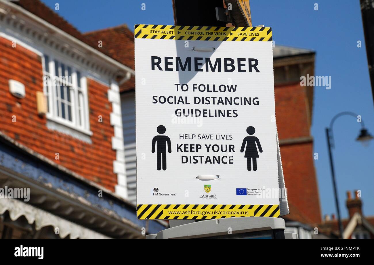 Social distancing guidelines hi-res stock photography and images - Alamy