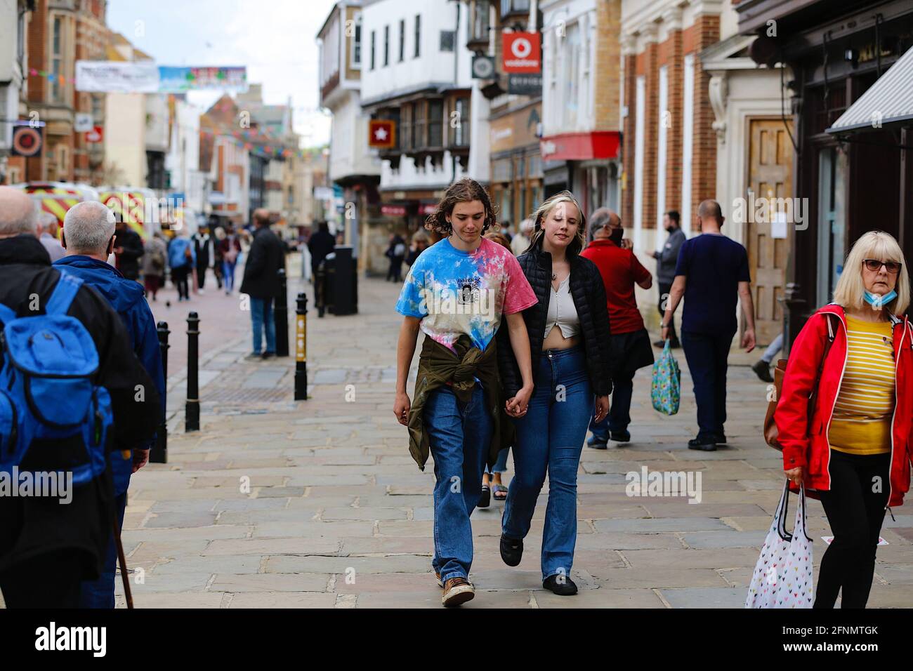 Canterbury, Kent, UK. 18 May, 2021. The Kent town of Canterbury has the highest cases of the Indian variant of COVID-19 in the South East, ranking 32nd in England. Busy high street as people get back to some resemblance of normality. Photo Credit: Paul Lawrenson /Alamy Live News Stock Photo