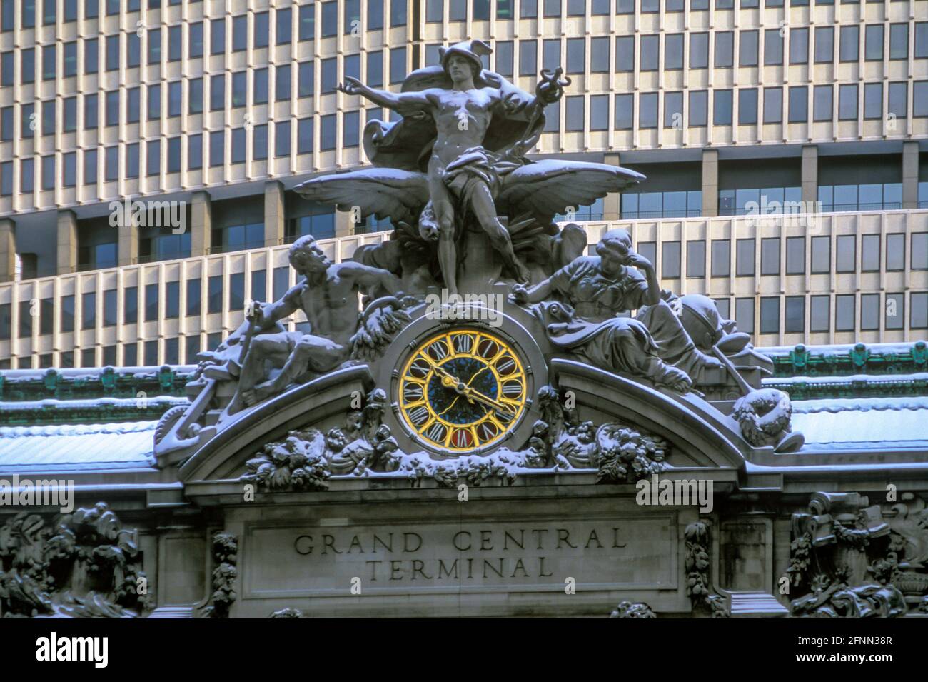 2005 HISTORICAL MERCURY STATUE (©JULES COUTAN 1914) PUBLIC CLOCK (©TIFFANY STUDIOS 1914) GRAND CENTRAL TERMINAL MANHATTAN NEW YORK CITY USA Stock Photo