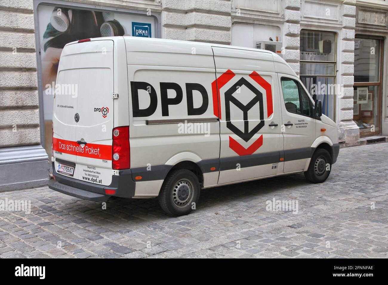 VIENNA, AUSTRIA - SEPTEMBER 7, 2011: DPD van in Vienna. DPD is currently  one of largest parcel delivery companies with 24,000 employees worldwide  (201 Stock Photo - Alamy