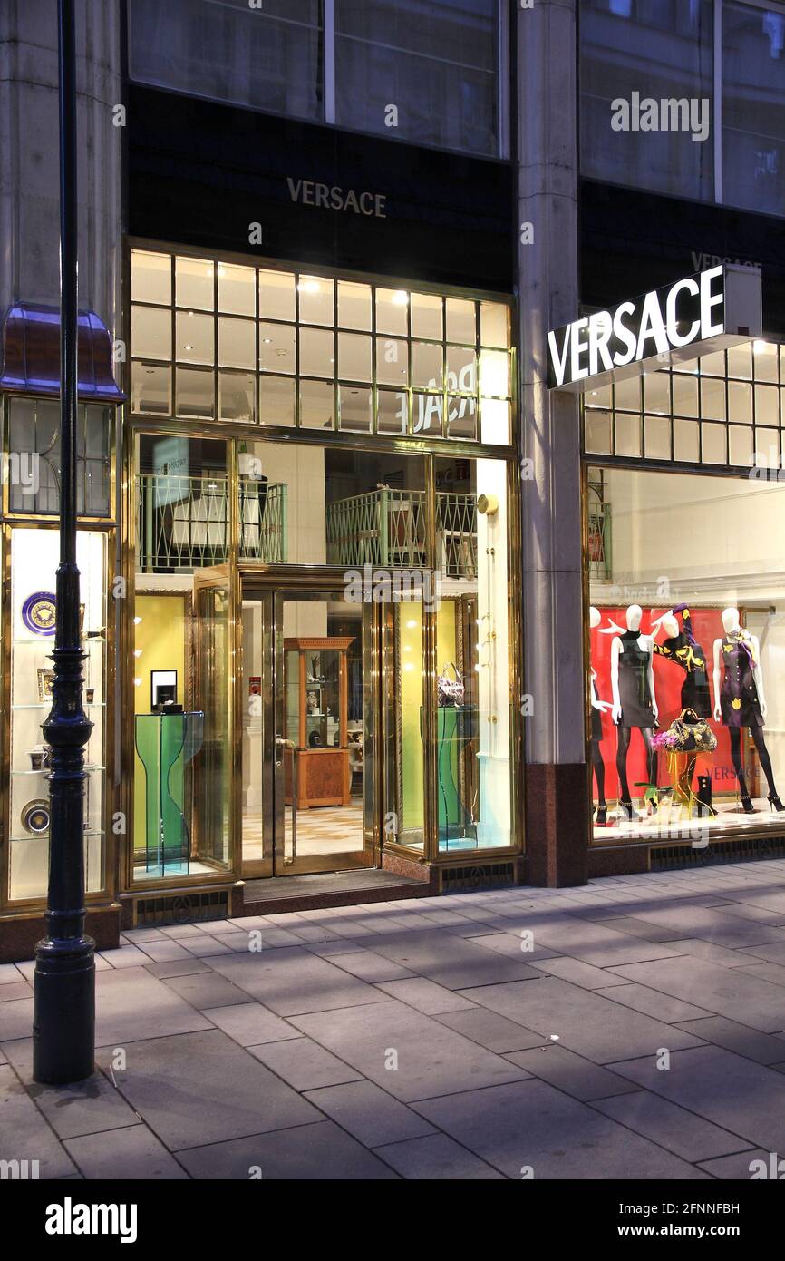 VIENNA, AUSTRIA - SEPTEMBER 4, 2011: Versace store in Vienna. The luxury  fashion company founded in 1978 has only 82 boutiques worldwide, only in  pres Stock Photo - Alamy