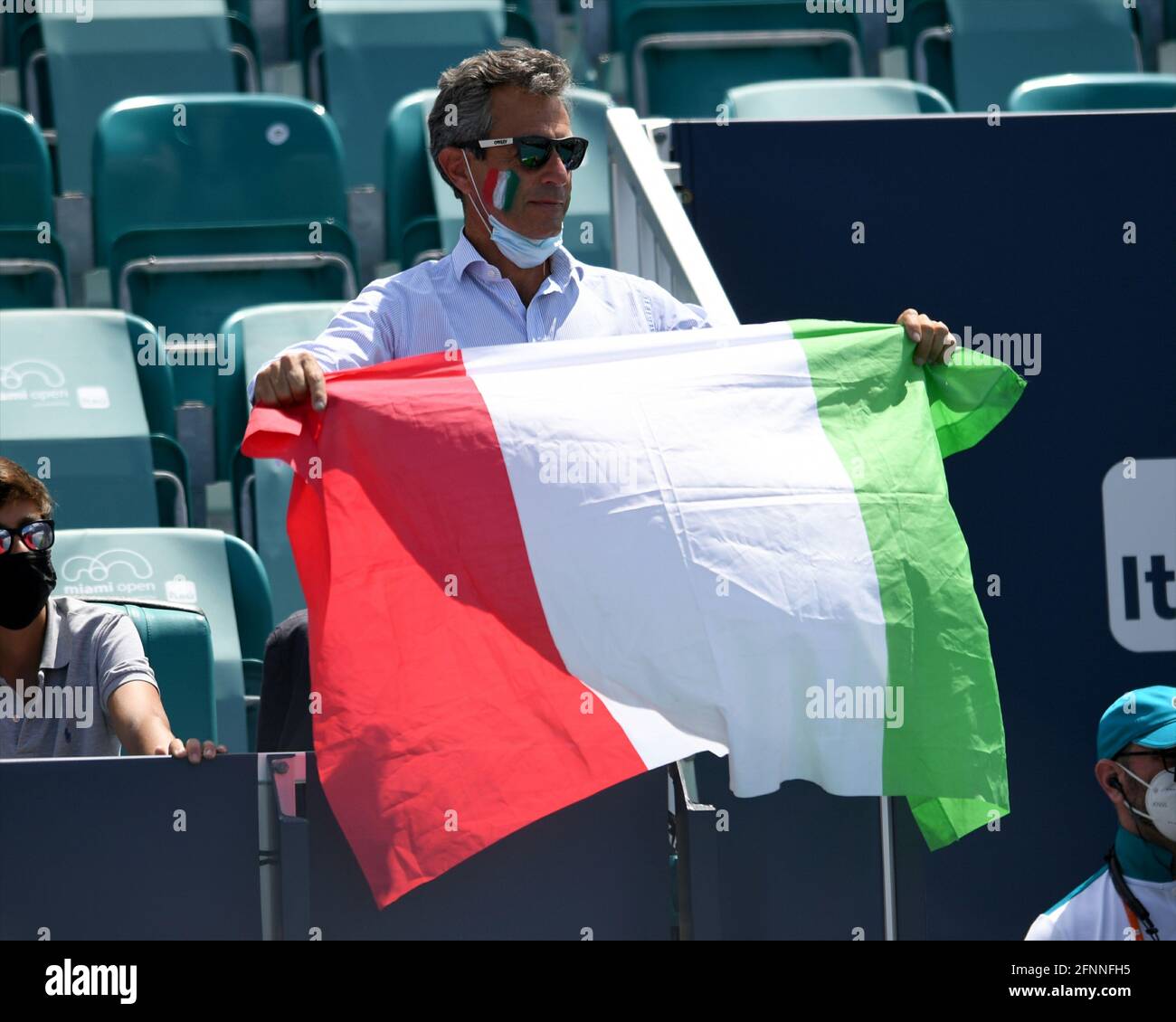 Miami - FL - 20210404 Hubert Hurkacz poses with the championship trophy