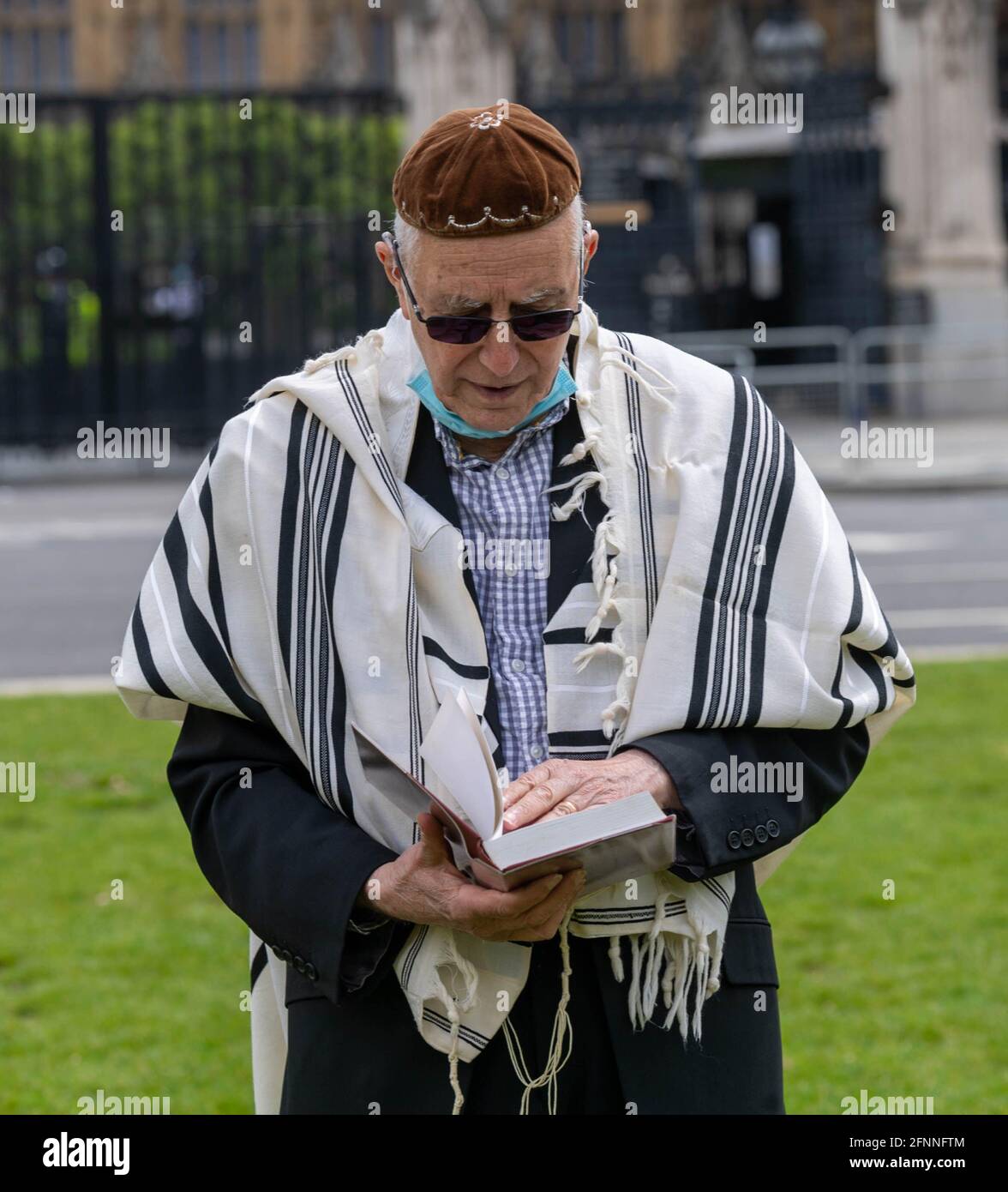 London, UK. 18th May, 2021. Rabbi Jeffery Newman praying outside the House of Commons for an end of the occupation of Paslestine, for the British Government to recognise Palestine and to support the Peoples initiative for Peace. Rabbi Newman is calling for 50% plus 1 British MP's to sign a statement of agreement to his demands. The Rabbi is planning to pray outside Parliment for several days. Credit: Ian Davidson/Alamy Live News Stock Photo