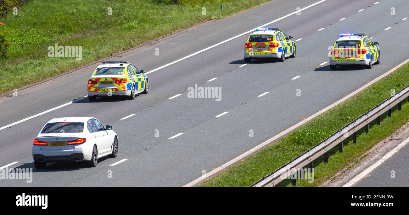 Police chase in Manchester, UK. April, 2022. TpacSafe stop tactics Tactical pursuit and containment (TPAC) stops. High-speed pursuit with pursued car disabled with the use of deployed Stinger. The PROSpike police stinger is a new and innovative vehicle-stop system. Stock Photo