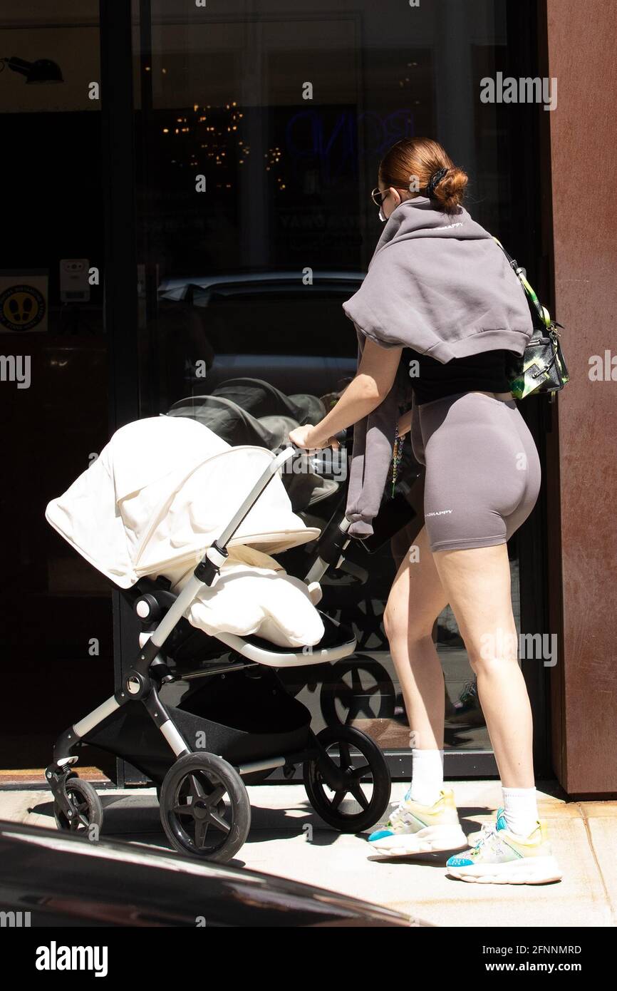 New York - NY - 20210408 - Gigi Hadid and Bella Hadid Take Baby Khai for a  Walk in NYC NohoNY - Gigi HadidBella Hadid - Janet Mayer Stock Photo - Alamy