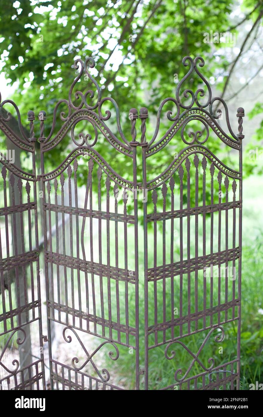 Metal garden gate hi-res stock photography and images - Alamy