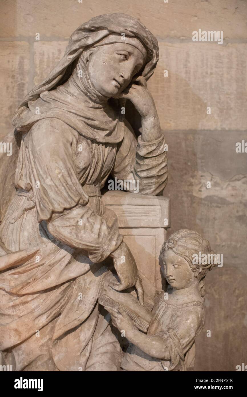 Collegiale Notre Dame (Our Lady collegiate church), Vernon, France. Sculpture depicting Saint Ann with her daughter Mary Stock Photo