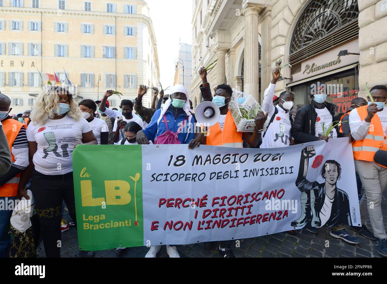 Rome, Italy. 18th May, 2021. Protesters march towards Montecitorio Credit: Independent Photo Agency/Alamy Live News Stock Photo
