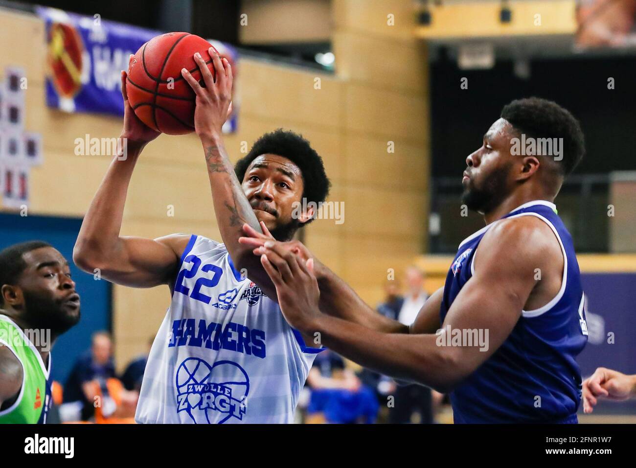 ZWOLLE, NETHERLANDS - MAY 18: Johnathan Dunn of Landstede Hammers Zwolle, Emmanuel Nzekwesi of ZZ Leiden during the DBL semi final play offs match between Landstede Hammers and ZZ Leiden at Landstede sportcentrum on May 18, 2021 in Zwolle, Netherlands (Photo by Albert ten Hove/Orange Pictures) Stock Photo