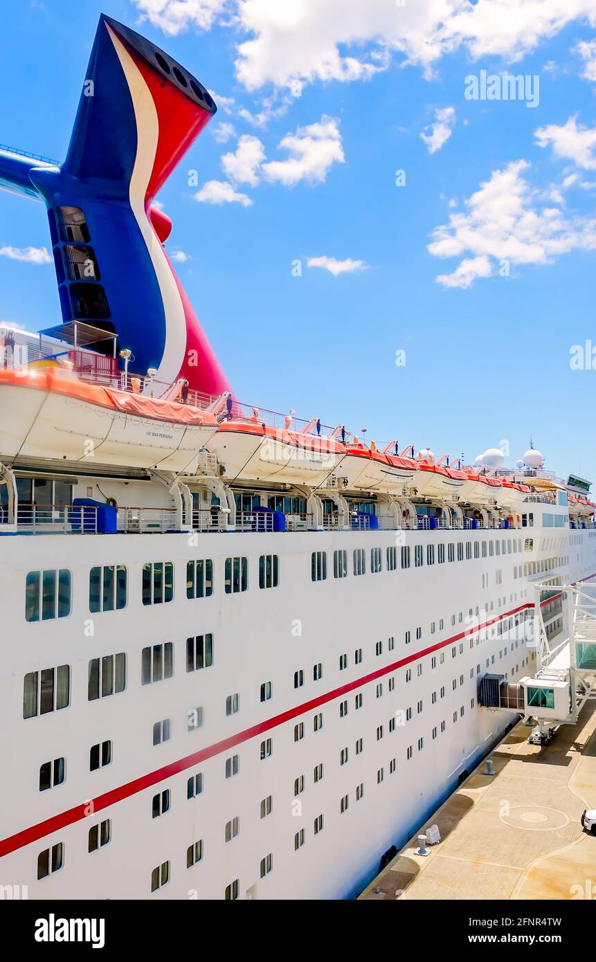 Cruise Ship Smoke Stack High Resolution Stock Photography And Images Alamy