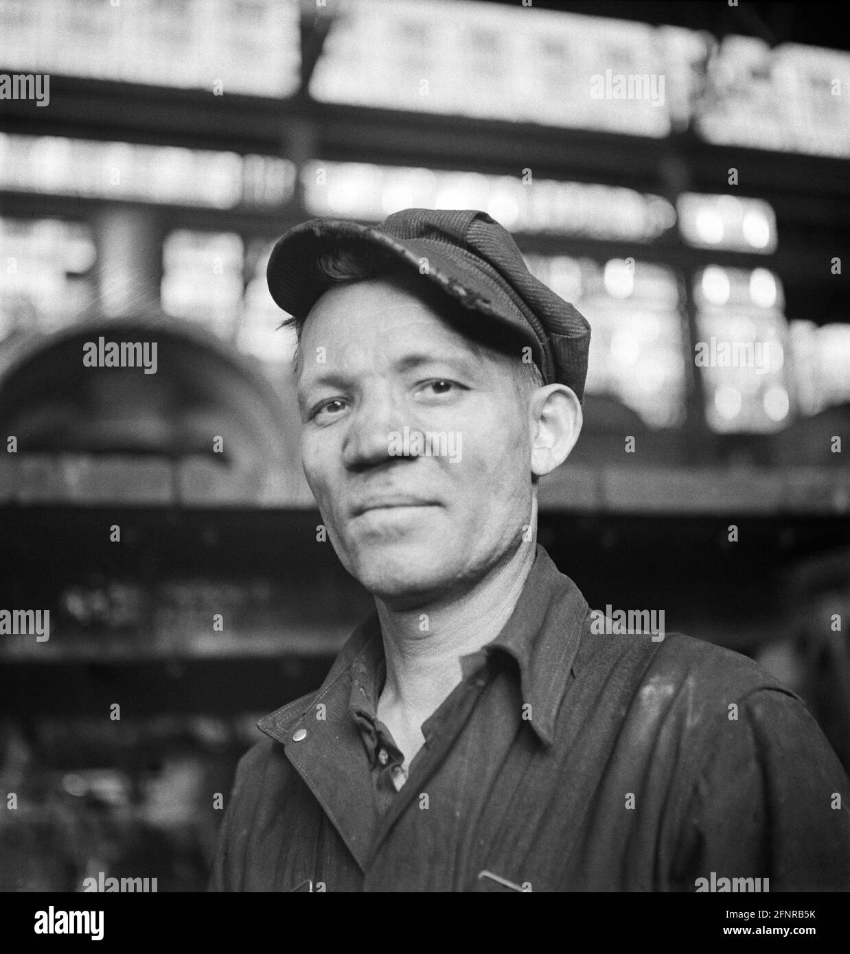 Welder at Repair Shop, Chicago and Northwestern Railroad, Chicago, Illinois, USA, Jack Delano, U.S. Office of War Information, December 1942 Stock Photo