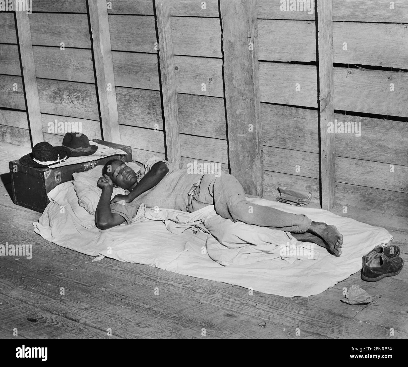 Migrant Worker from Florida sleeping in Barn, near Belcross, North Carolina, USA, Jack Delano, U.S. Farm Security Administration, July 1940 Stock Photo