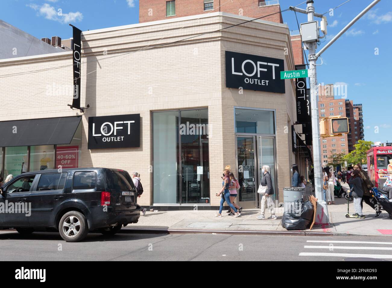 Ann Taylor Outlet Hi res Stock Photography And Images Alamy