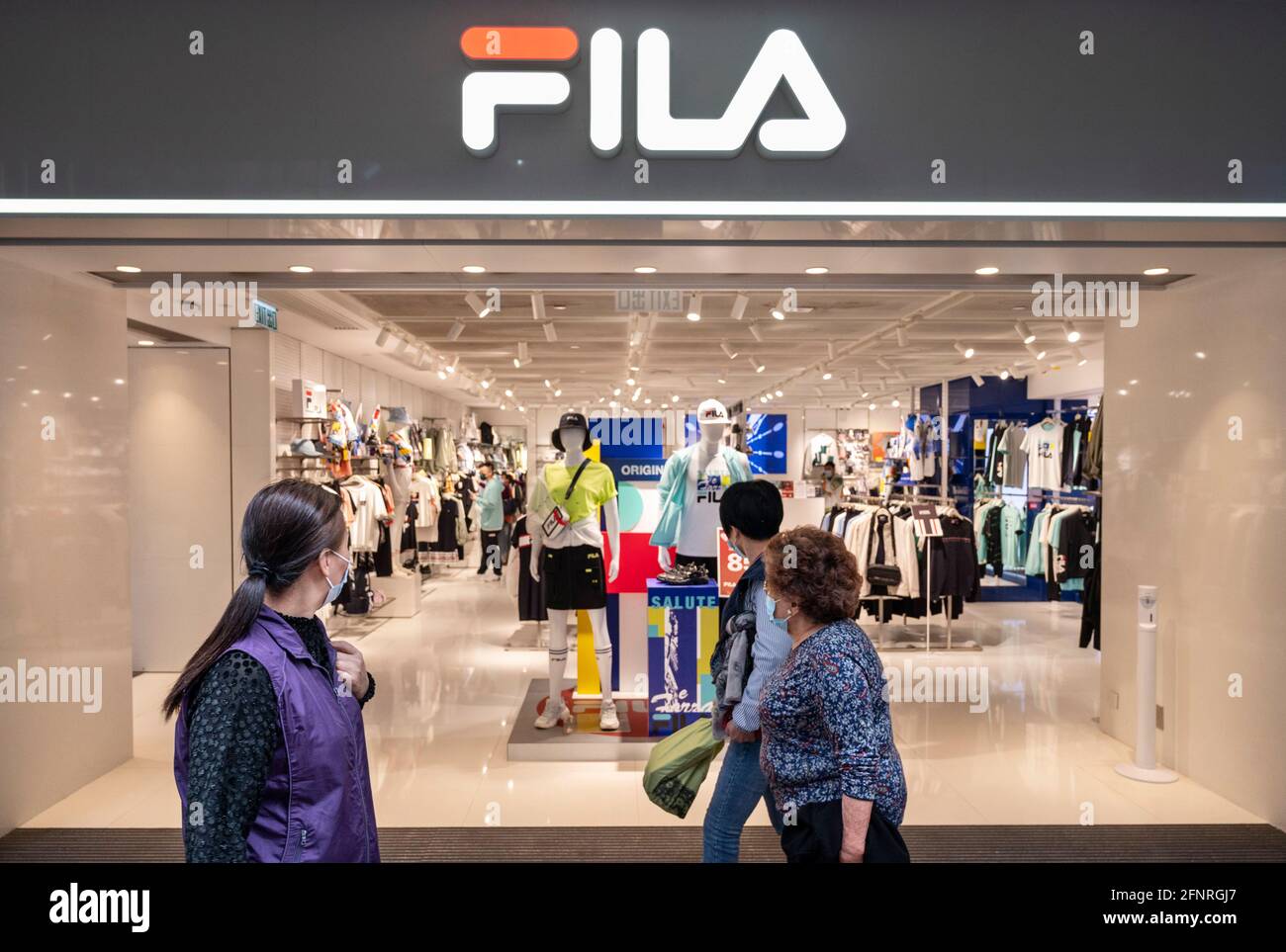 Hold op blive imponeret Tidligere Pedestrians walk past the Italian sporting goods brand, Fila store seen in  Hong Kong Stock Photo - Alamy