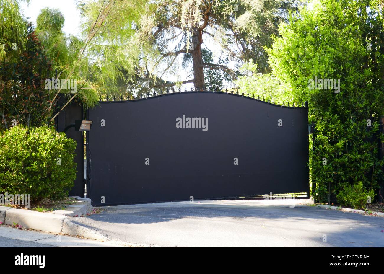 Los Angeles, California, USA 18th May 2021 A general view of atmosphere of actor Jay Acovone's former home/house at 3811 Multiview Drive in Los Angeles, California, USA. Photo by Barry King/Alamy Stock Photo Stock Photo
