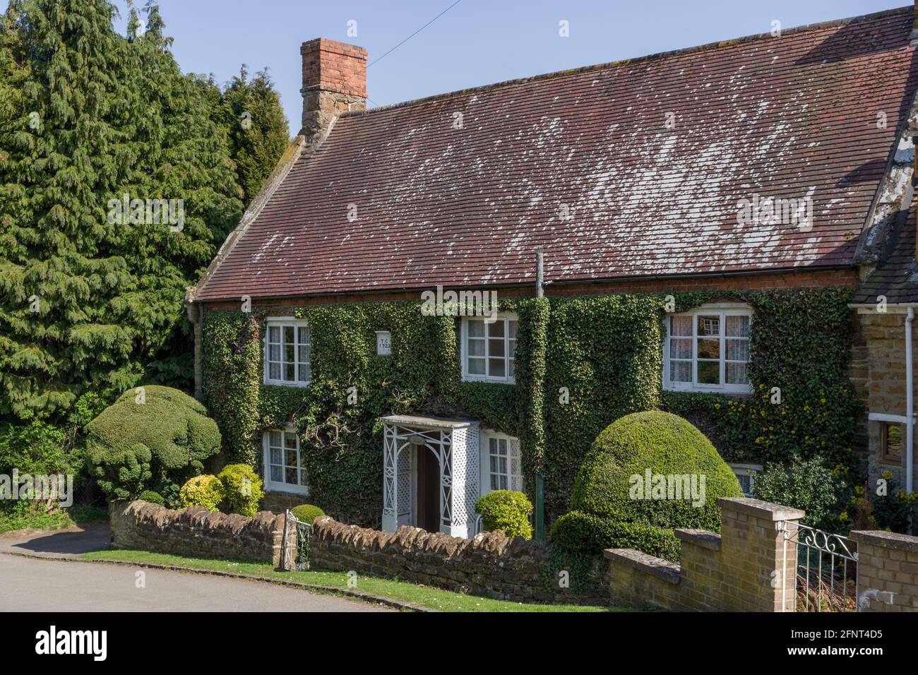 Period property dating from 1722 in the village of Badby