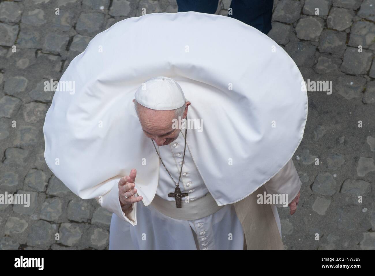 May 19, 2021 : Weekly Wednesday audience in the San Damaso Courtyard at the Vatican. Stock Photo