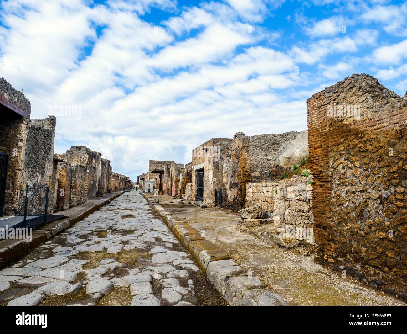Via dell'Abbondanza - Pompeii archaeological site, Italy Stock Photo