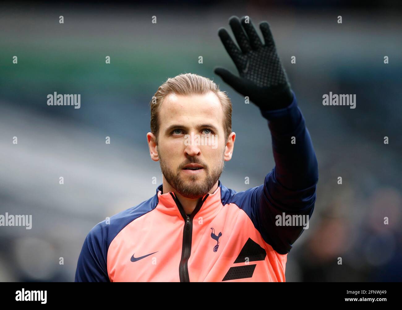 Tottenham Hotspur's Harry Kane waves to fans before the Premier League match at the Tottenham Hotspur Stadium, London. Picture date: Wednesday May 19, 2021. Stock Photo