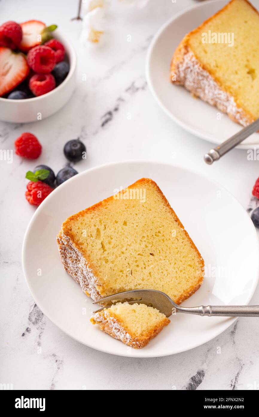 Traditional vanilla pound cake baked in a bundt pan Stock Photo Alamy